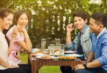 8 Cara Sehat Agar Selalu Terjaga Saat Begadang, Tanpa Harus Minum Kopi!