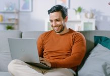 Bahaya ‘Memangku’ Laptop, Ini Penjelasan Medisnya!