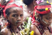 Tradisi Seksual Di Papua Nugini, Anak-Anak Dibawah Umur Ini Dilegalkan Berhubungan Intim