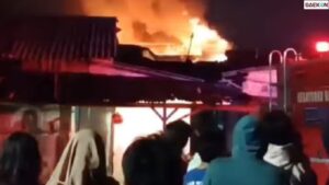 12 Unit Damkar Padamkan Kebakaran Rumah Di Kebayoran Baru