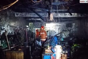 Gudang Gerobak Dagangan Di Kampung Melayu Terbakar, Kerugian Ditafsir Capai Rp400 Juta