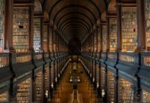 Perpustakaan Indah dan Bersejarah: The Library of Trinity College Dublin The Library of Trinity College Dublin