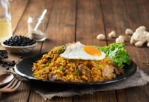 Jangan Sering-Sering, Ini Bahaya Makan Nasi Goreng makan