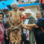 Ma’nene Toraja Utara, Ritual Mengeluarkan Mayat Puluhan Tahun Home