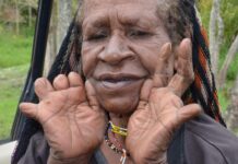 “Iki Palek” Tradisi Potong Jari Suku Dani