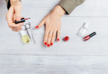 Kuteks (Nail Polish): Sejarah dan Cara Pembuatan kuteks