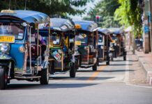 Tuk Tuk: Kendaraan Unik Khas Thailand tuk tuk
