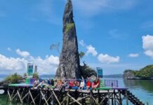 Batu Pensil, Destinasi Unik Raja Ampat batu