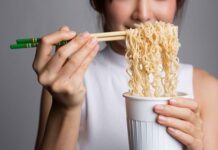 Sering Disebut Makanan Kurang Sehat, Ini Manfaat Mie Instan! mie instan