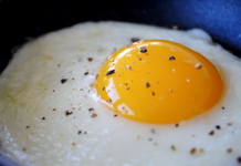 Jadi Favorit Banyak Orang, Ternyata Ini Bahaya Konsumsi Telur Setengah Matang telur