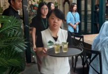 Bermodalkan Keberanian, Charlene Moeljono Down Syndrome Hebat Jadi Pelayan Kafe charlene moeljono