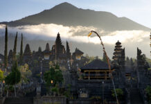 Sejarah Pura Besakih: Pura Terbesar di Bali pura besakih
