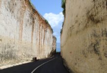 Pantai Tanah Barak: Rekomendasi Wisata Pantai di Bali yang Estetik pantai tanah barak