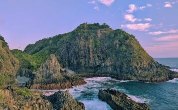 Pantai Semeti Pesona Wisata Lombok dengan Karang Kryptonite pantai semeti