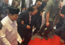 Gandeng Tangan Prabowo, Surya Paloh Antusias Sambut Kedatangan Presiden Terpilih