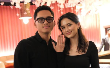 Pamer Cincin dijari manis, Azriel Hermansyah Lamar Sarah