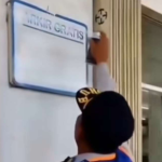 Viral, Petugas Dishub Hapus Informasi Parkir Gratis di Toko Biru Home