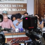 Penuhi panggilan Polisi, Vadel Badjideh: Alhamdulillah gue bisa menjawab lurus-lurus semua Home