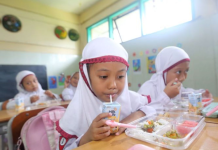 Keracunan Makan Bergizi Gratis, Puluhan siswa SD di Sukoharjo dilarikan ke rumah sakit