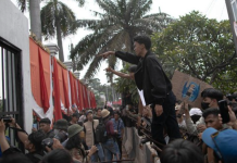Mahasiswa Gelar Demo di DPR jelang Pengesahan RUU TNI