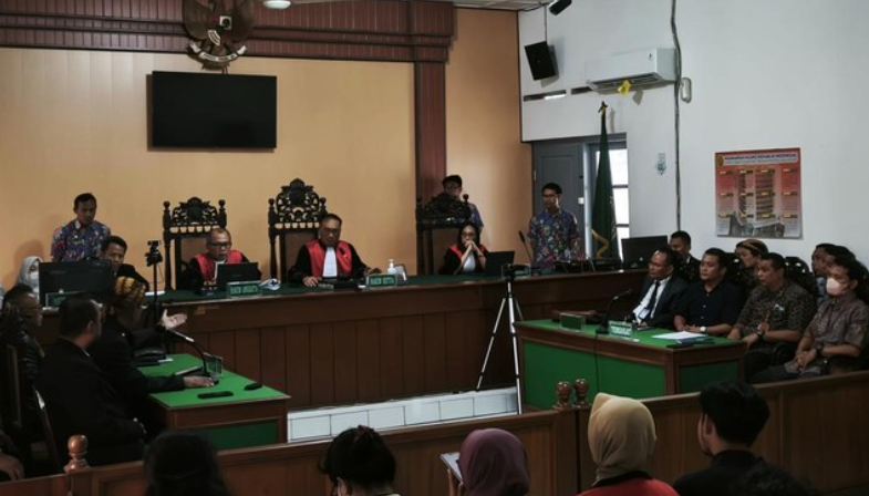Sidang Perdana Gugatan Ijazah Jokowi di Solo Sempat Diskors Sidang Perdana Gugatan Ijazah Jokowi di Solo Sempat Diskors