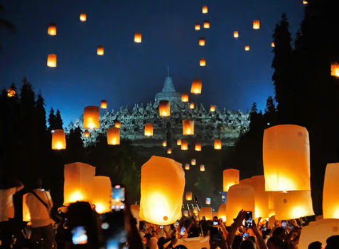 Festival Lampion Waisak di Borobudur, Peserta Terbangkan 2.569 buah Festival Lampion Waisak di Borobudur, Peserta Terbangkan 2.569 buah