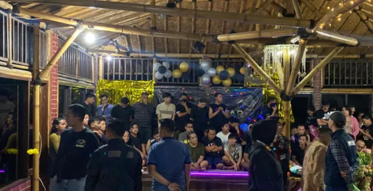 30 Orang Dinyatakann Reaktif HIV dalam Pesta Gay di Bogor 30 Orang Dinyatakann Reaktif HIV dalam Pesta Gay di Bogor