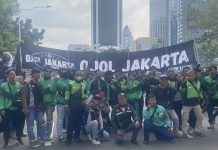 Pengemudi Ojek Online Ricuh Gelar Demo di Monas