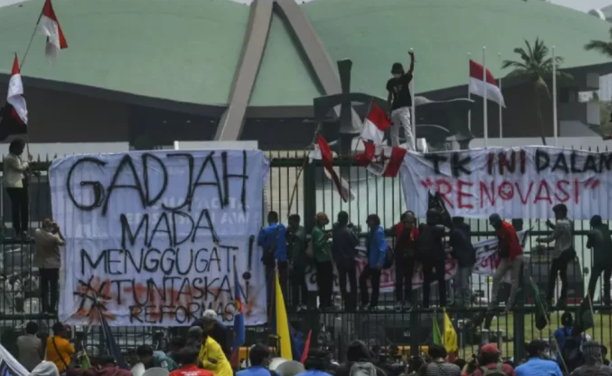 Mahasiswa Gelar Aksi Damai di DPR, Tagih 17+8 Tuntutan