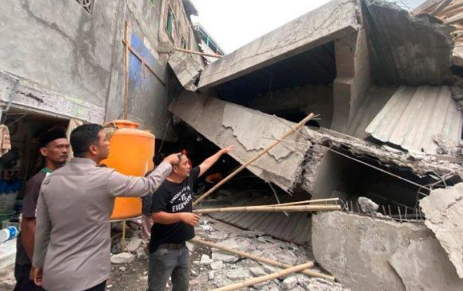 Bangunan Pesantren Al Khoziny Sidoarjo Ambruk, Puluhan Santri Dilarikan ke Rumah Sakit