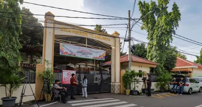 Polisi Ungkap Tersangka Ledakan SMAN 72 Jakarta Polisi Ungkap Tersangka Ledakan SMAN 72 Jakarta