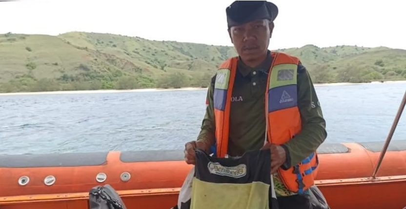 5 Nautical Mile dari Lokasi Kecelakaan, Serpihan Kapal Wisata ditemukan di Perairan Pulau Padar