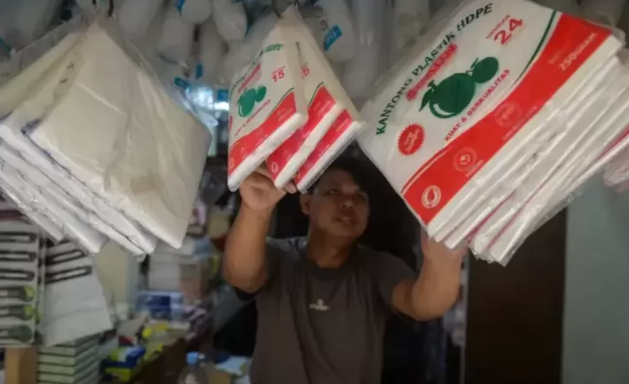 Harga Plastik Naik Drastis, Begini Tanggapan Menko Perekonomian