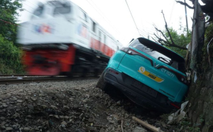 Terlibat Kecelakaan dengan KRL di Bekasi Timur, Sopir Taksi Green SM Jadi Tersangka Terlibat Kecelakaan dengan KRL di Bekasi Timur, Sopir Taksi Green SM Jadi Tersangka
