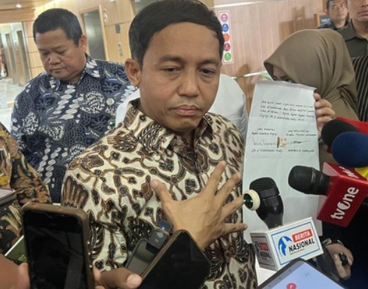 Raja Juli Buka Suara soal Amplop Putih: “Saya sudah kembalikan..” Home